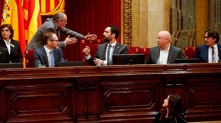 Telediario 1 - Cataluña aprueba una moción de autodeterminación