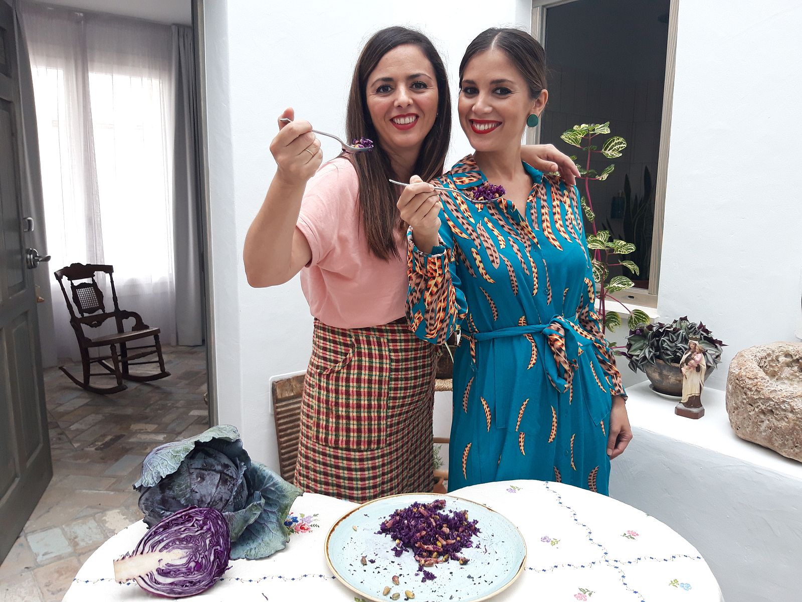 Preparamos una ensalada otoñal con un producto otoñal, la lombarda - RTVE Cocina | Ver