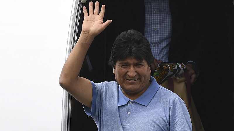 Bolivia debate el vacío de poder tras la salida de Morales