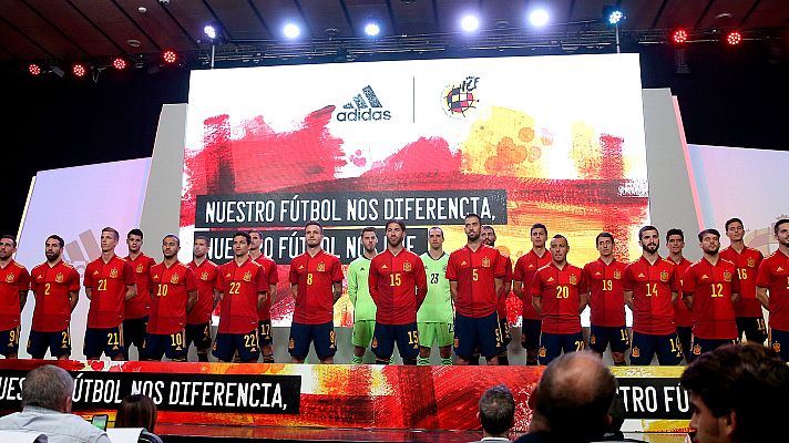 Telediario 1 - La selección presenta su nueva camiseta en sociedad