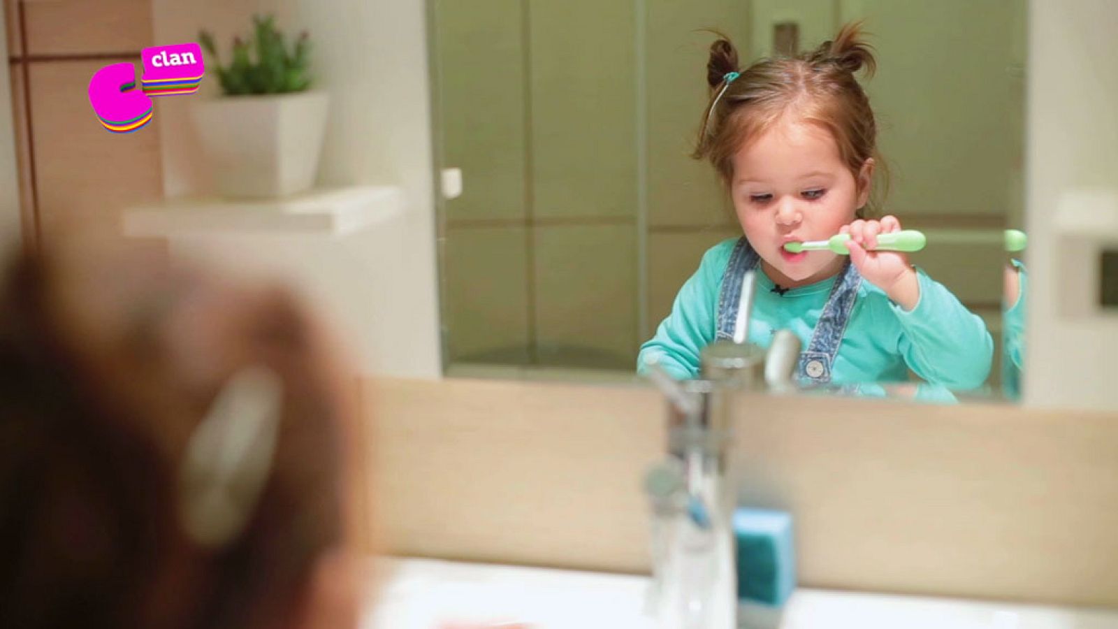 ¿Sabes por qué tenemos que lavarnos los dientes cada día? - Club Clan | Ver