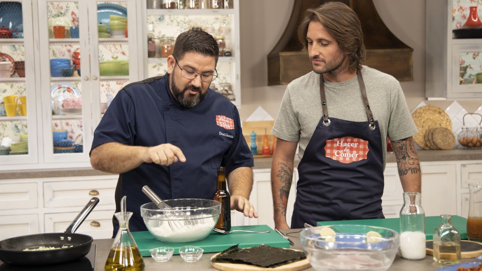 Hacer de comer - Lombarda segoviana y lubina con crema de erizo - ver ahora