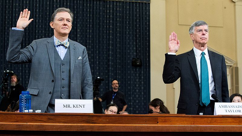 Dos diplomáticos describen las presiones de Trump al Gobierno ucraniano