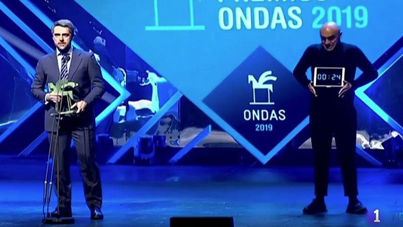 Carlos Frangaillo recibe su premio Ondas como mejor presentador - Informativo 24h | Ver