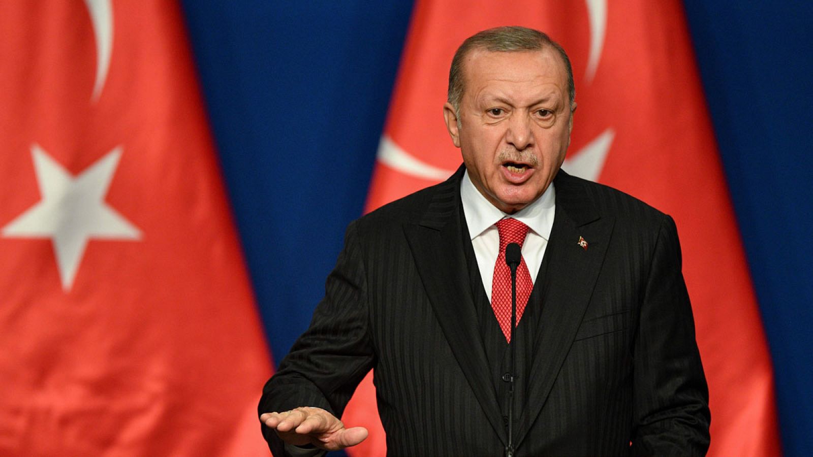 Turquía deporta a ocho presos europeos que combatieron en el Daesh