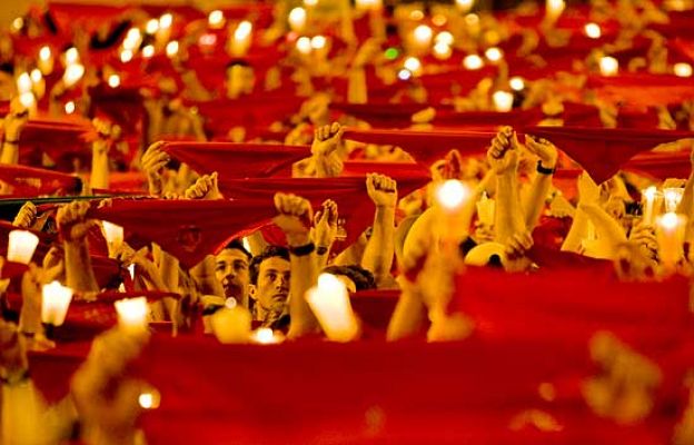 San Fermín - Pamplona entona el 'Pobre de Mí'