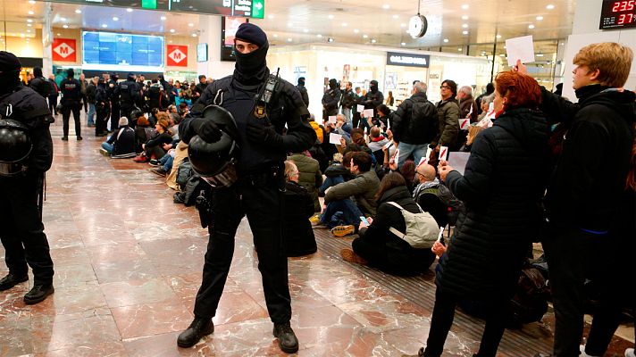  - La policía blinda Sants ante las protestas de los CDR