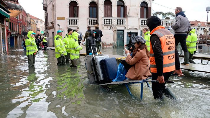 Informativo 24h - El agua del mar vuelve a inundar Venecia este domingo