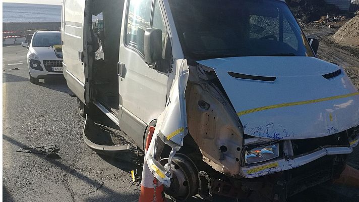 Informativo 24h - Una furgoneta con 52 migrantes se salta los controles