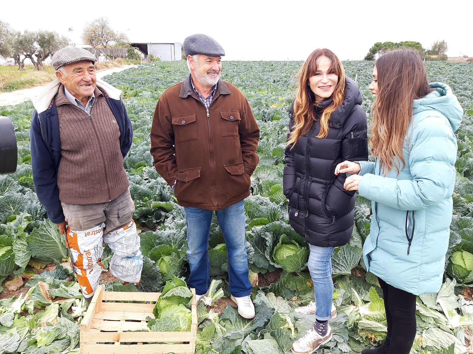 Visitamos la huerta de Angel y Mariano con Antonia San Juan | Ver