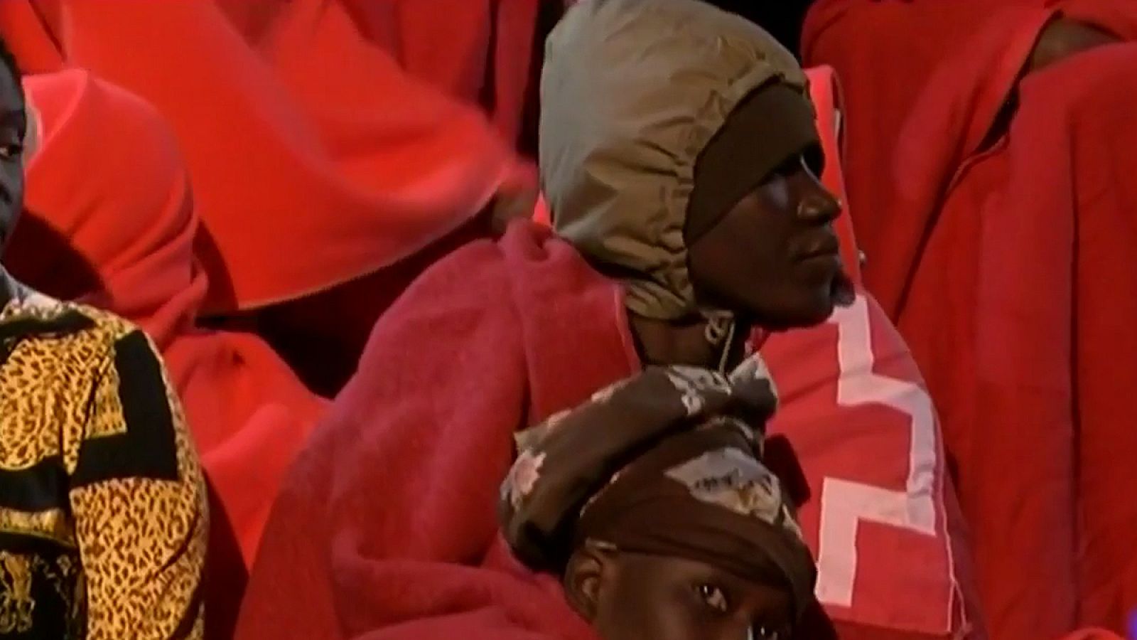 Evacuados 81 migrantes a Melilla tras quedar atrapados por el temporal en Chafarinas | Ver