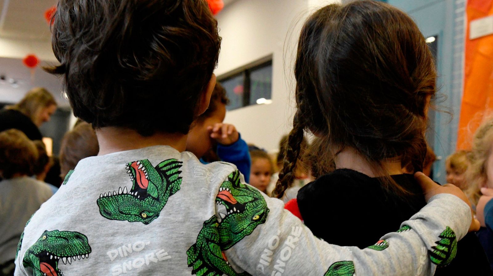 En España hay 19.000 menores en familias de acogida y 21.000 en centros residenciales