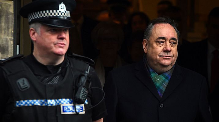 Telediario 1 - Alex Salmond está acusado de dos violaciones, nueve cargos de agresión sexual, dos de abuso sexual y uno de desorden público