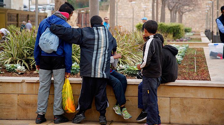 Telediario 1 - El camino de la integración al dejar de ser 'menas'