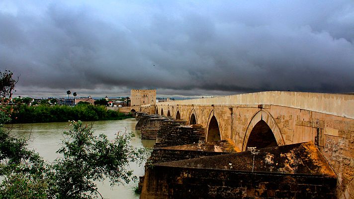 El tiempo - Precipitaciones en el sur de Andalucía, viento fuerte en el litoral de Galicia
