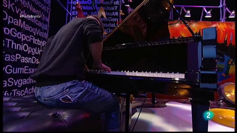 La pianista i compositora Clara Peya  visita el plató de Punts de vista per presentar-nos el seu darrer disc "Analogia de l'A-Mort".