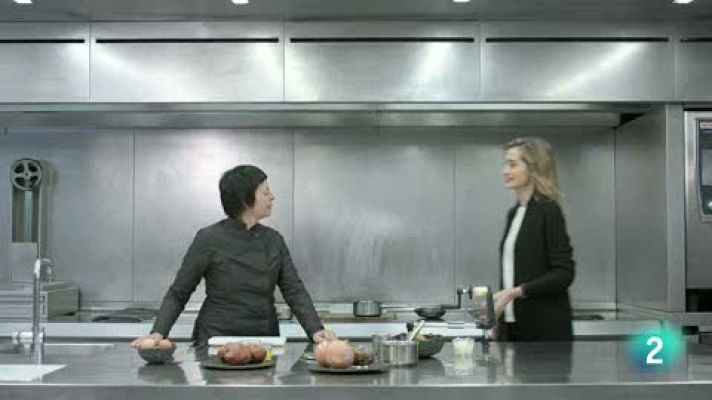 RTVE Cocina - Receta de huevo, patata morada y cebolla