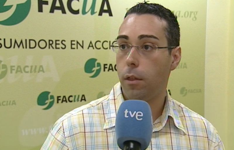 Denuncia de FACUA contra los precios de las compañias aéreas en internet.