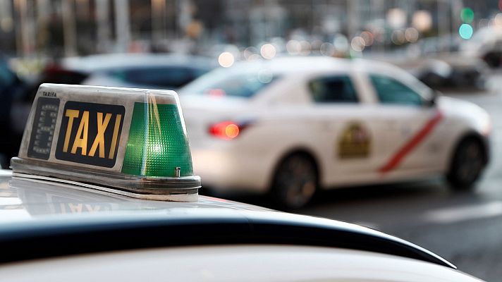 Telediario 1 - Uber permite pedir taxis en Madrid a través de su aplicación y en las mismas condiciones que un VTC