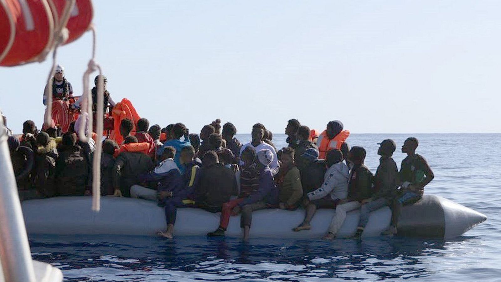 El Ocean Viking ha desembarcado en Sicilia a los 213 inmigrantes que había rescatado