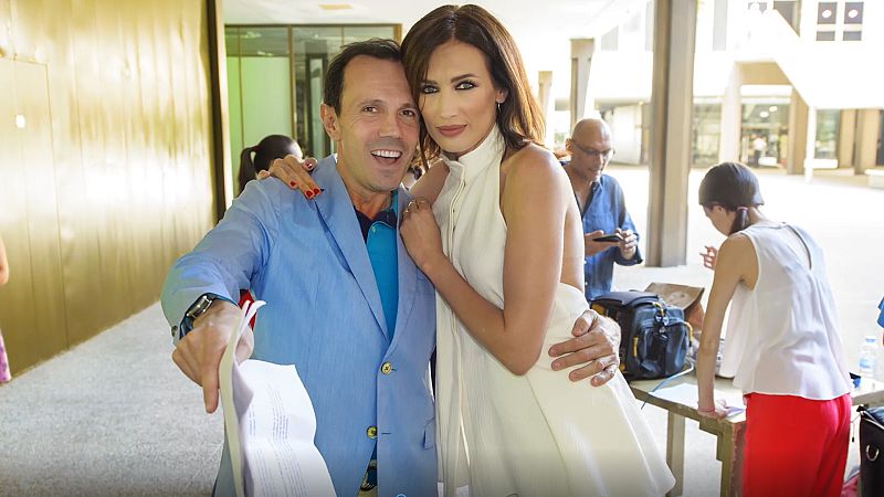 'Flash Moda' y Nieves Álvarez, premiados por su contribución a la difusión de la moda | Ver