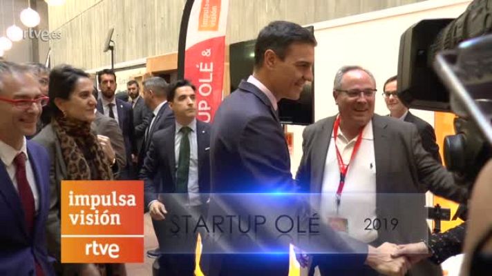  - El presidente del gobierno, Pedro Sánchez, visita el estand de Impulsa Visión RTVE en Startup Olé de Salamanca