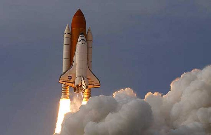 El Endeavour parte hacia la Estación Espacial Internacional