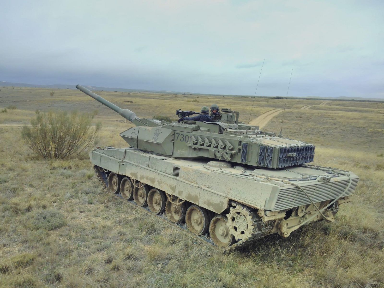 Asistimos a maniobras del ejército en Zaragoza - España Directo | Ver