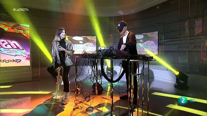 La 2 Noticias - Iseo & Dodosound interpretan "My Microphone" en La 2 Noticias