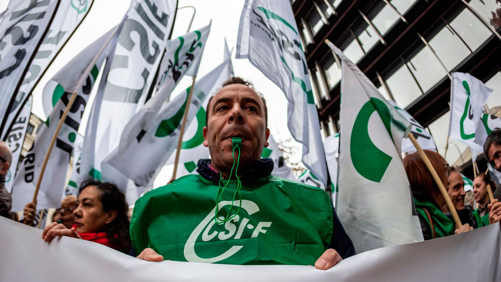 Concentraciones de funcionarios por toda España para exigir al Gobierno la subida salarial pactada del 2%