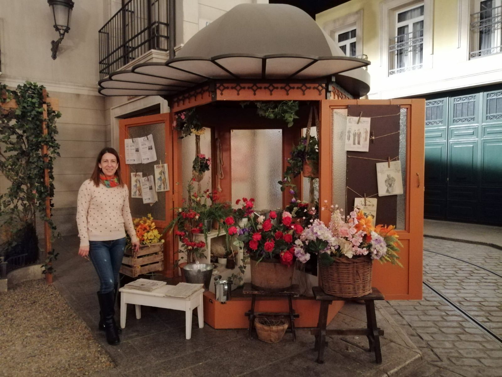 La ganadora del concurso de redes sociales visita el rodaje de 'Acacias 38' - Acacias 38 | Ver