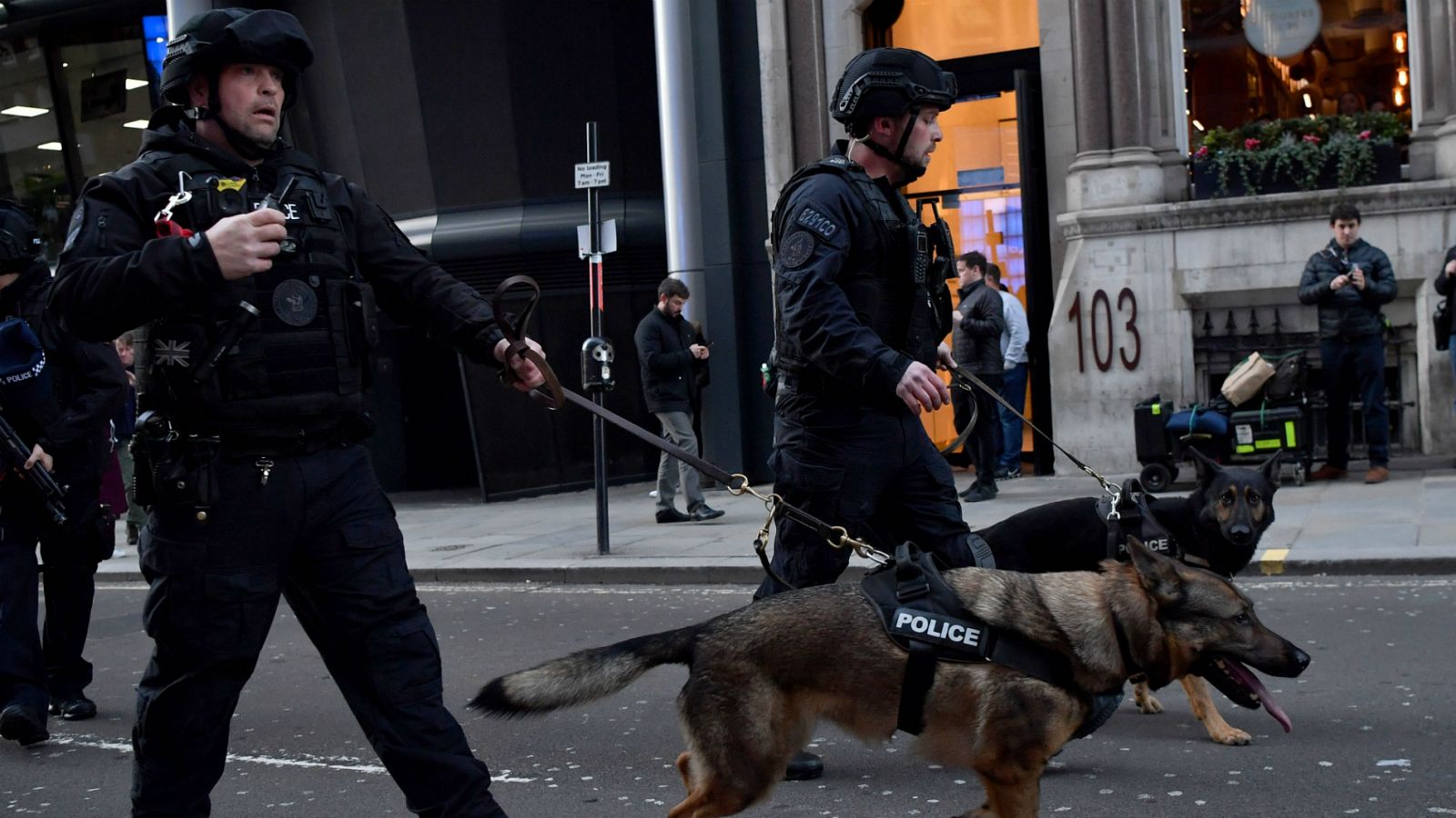La policía cierra el puente de Londres tras un incidente con disparos