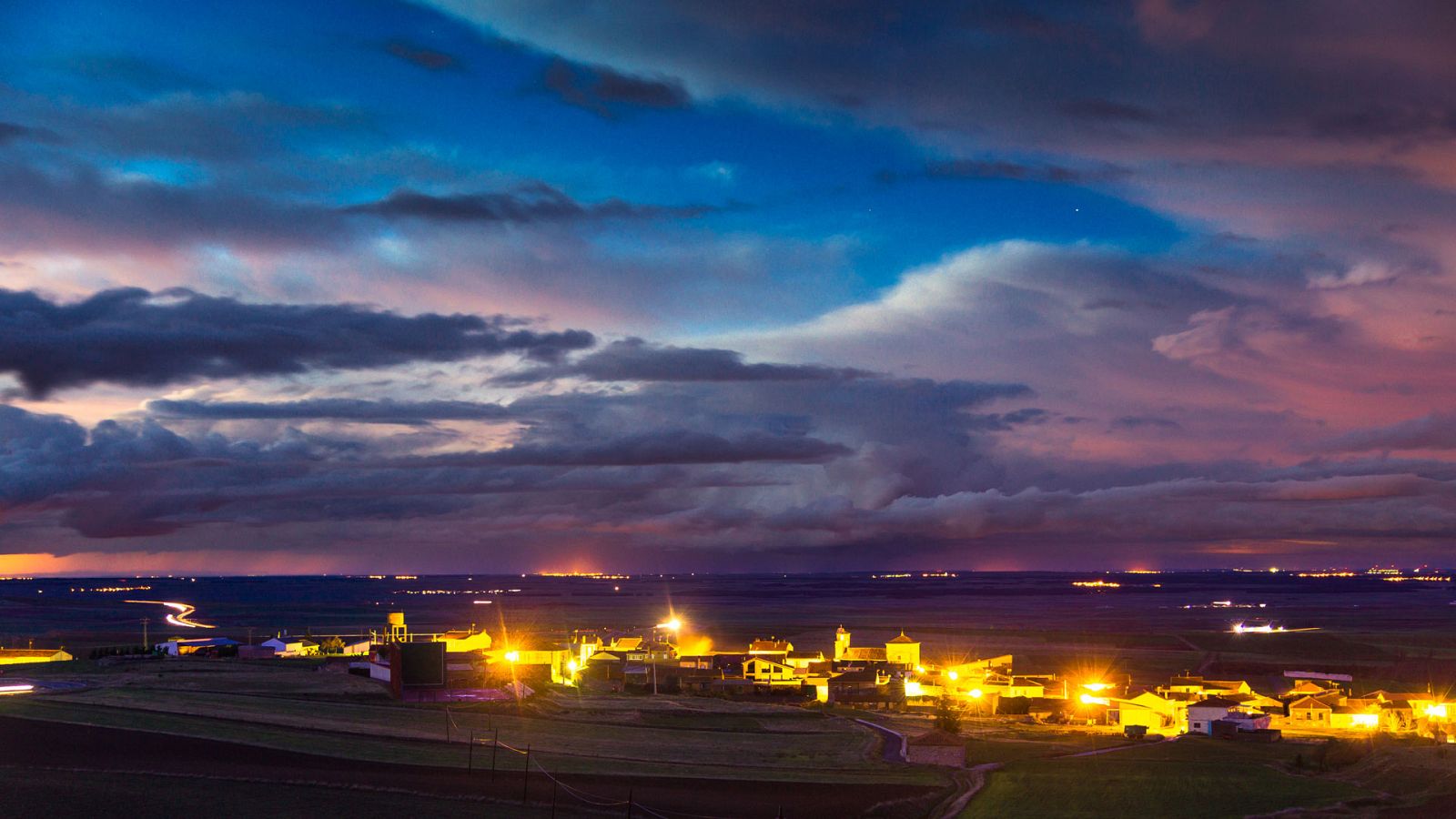 Cielo nuboso o cubierto en la mayor parte de la península - Ver ahora