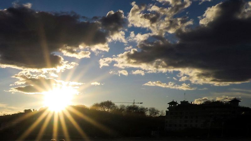 Un frente atlántico se aproxima por el litoral gallego con  precipitaciones en el tercio norte