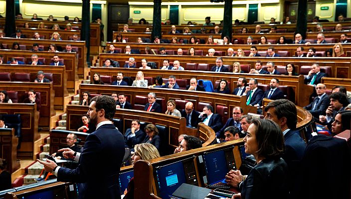  - Las diversas formas de jurar la constitución provocan los primeros enfrentamientos en la nueva legislatura