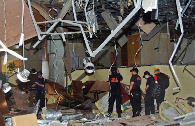 Atentado contra dos hoteles de lujo en Indonesia