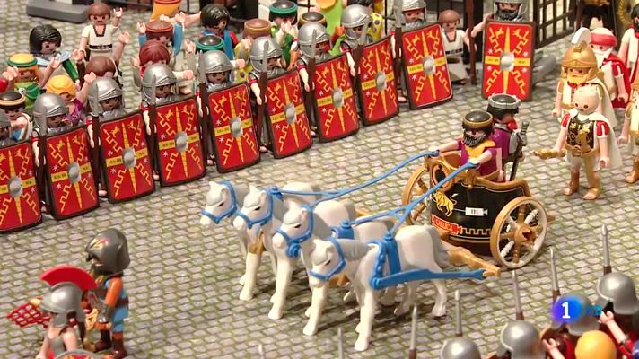 Telediario 1 - Más de 3.000 "clicks" de Playmobil protagonizan una exposición en Madrid