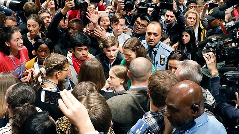 Greta Thunberg llega a la Cumbre del Clima para unirse a la sentada de los jvenes - Informativo 24h | Ver