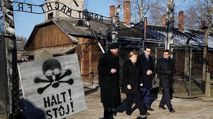 Telediario 1 - Merkel visita por primera vez el campo de concentración de Auschwitz