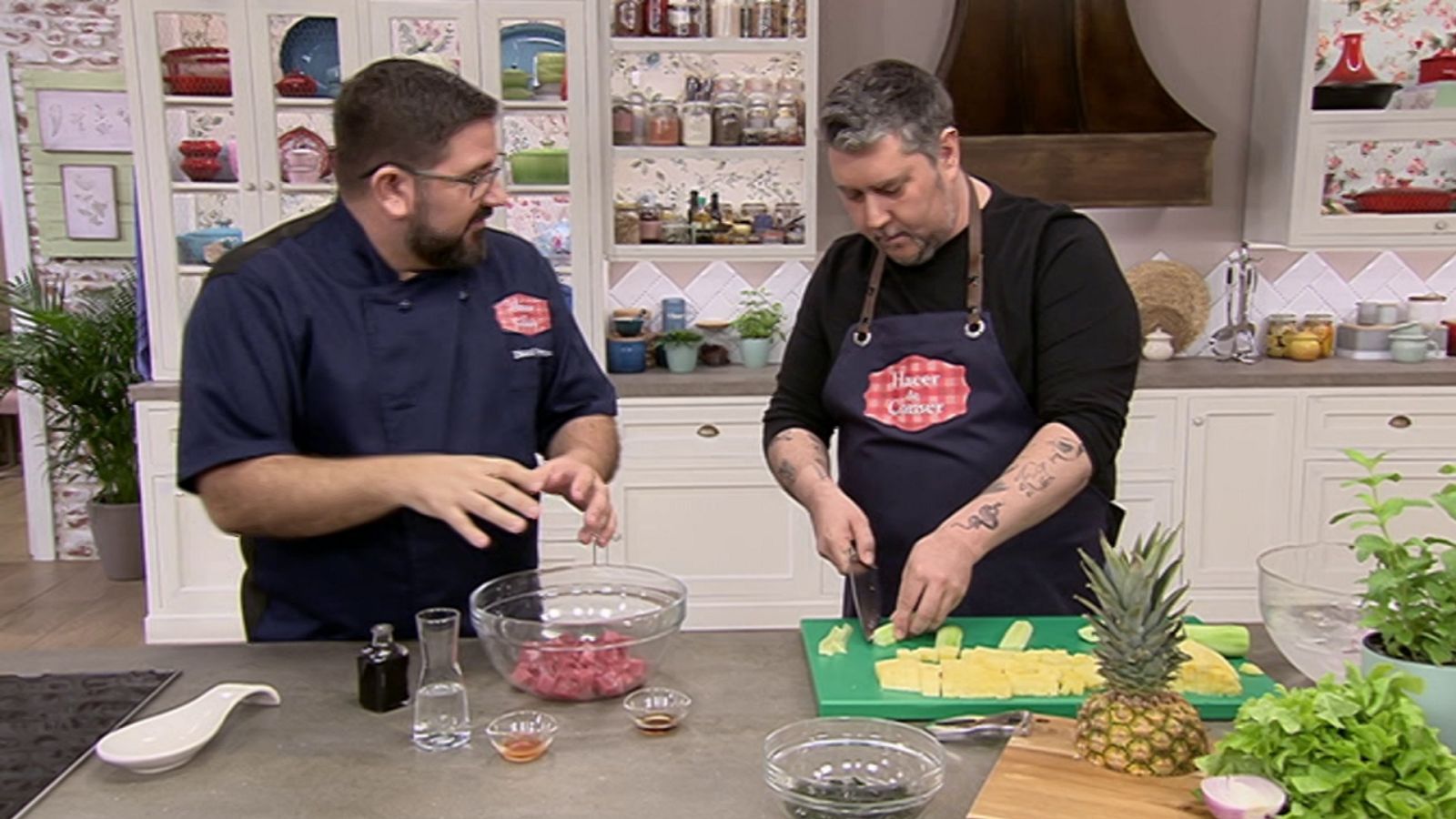 Hacer de comer - Caldo gallego y ensalada de atún - ver ahora