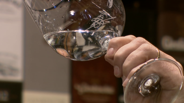 A partir de hoy - ¿Es justo que nos cobren por un vaso de agua?