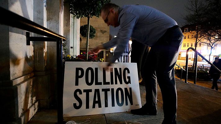 Telediario 1 - Los británicos votan en las elecciones clave para el Brexit