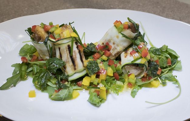 RTVE Cocina - "Rollito de calabacín con pollo" de Dani García