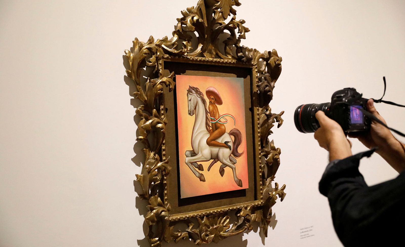 Controversia en México por un cuadro de Emiliano Zapata desnudo y con tacones