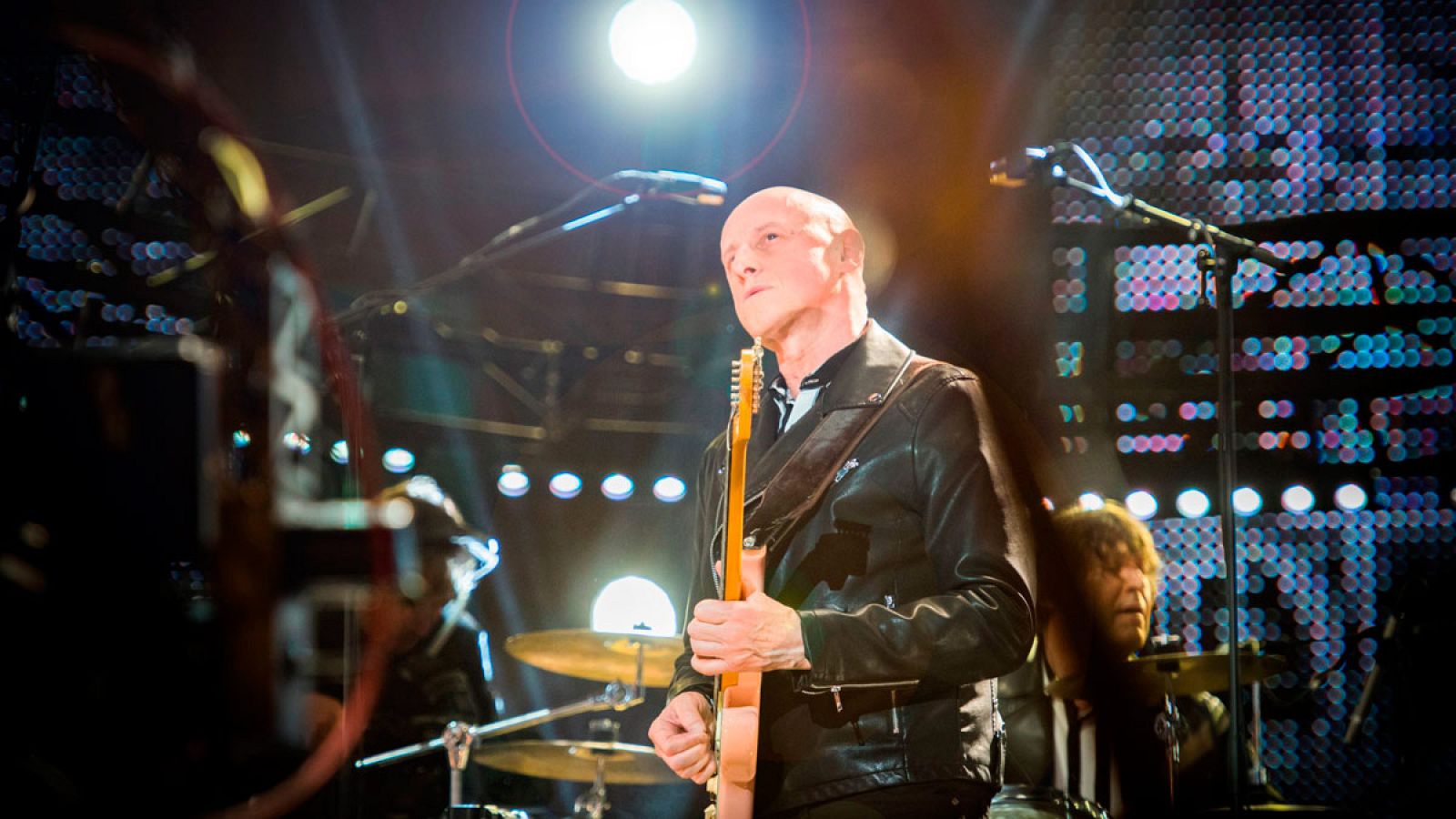 La Hora Musa - Ilegales 'Agotados De Esperar El Fin'