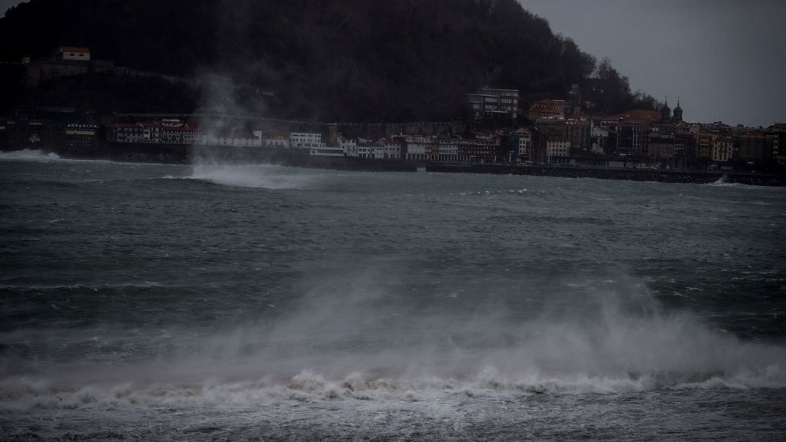 Aviso de aludes, fenómenos costeros, lluvias o viento en 19 provincias