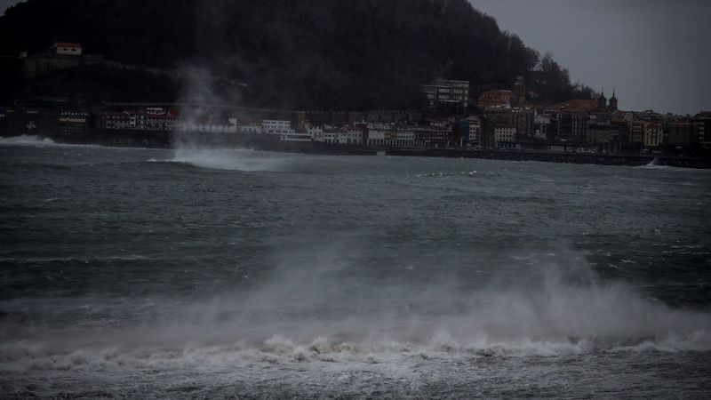 Aviso de aludes, fenómenos costeros, lluvias o viento en 19 provincias