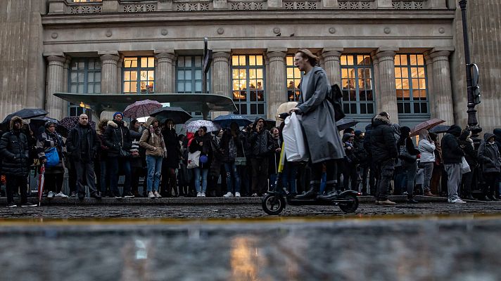 Telediario 1 - Caos en el transporte de París por la huelga