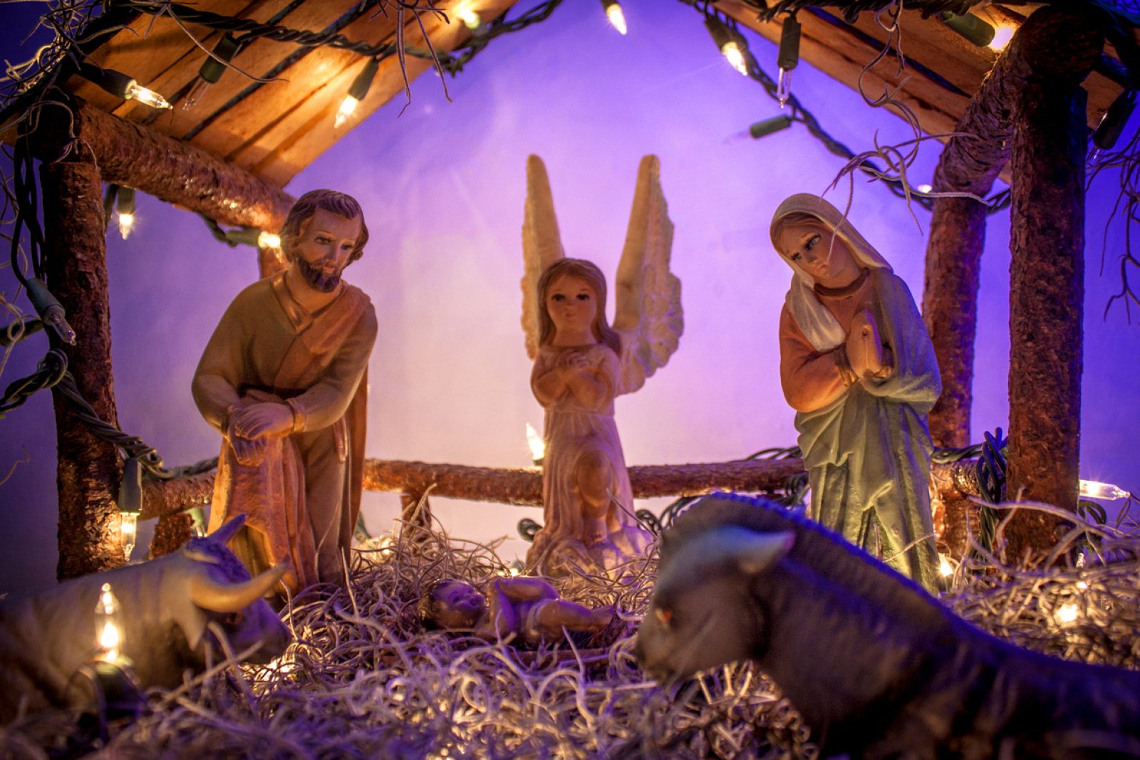 Los belenes más curiosos de Sevilla - España Directo | Ver