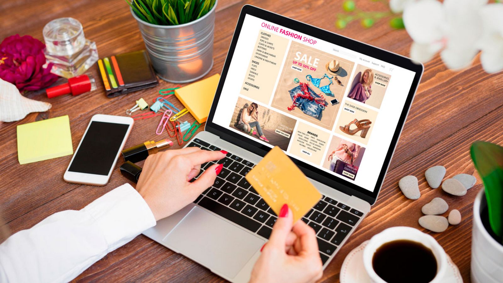 Los españoles gastamos cada vez más dinero en nuestras compras por internet, sobre todo en entradas, libros, viajes y ropa que compramos a través del móvil. Casi cuatro de cada diez tiene ya tienen algún tipo de suscripción online, la mayoría de tele